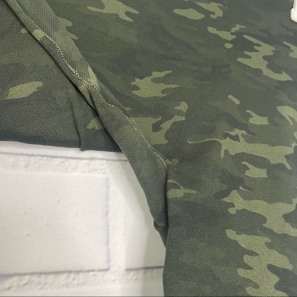 Spanx Look At Me Now camouflage Seamless leggings size small - Picture 5 of 6